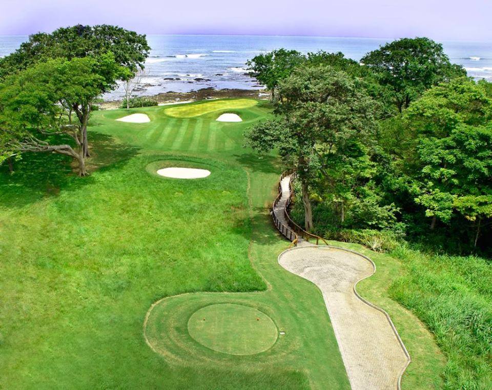 Hermoso lote de construcción frente al golf en la comunidad de North Pacific Resort