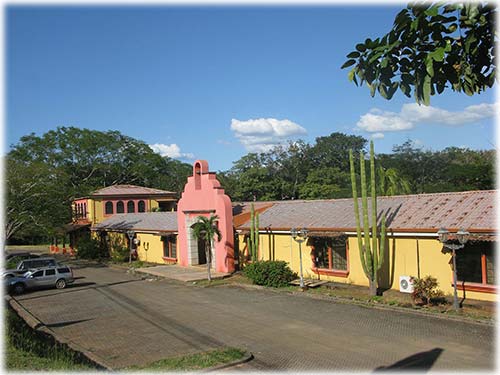 Centro comercial de excelente ubicación con alta tasa de ocupación