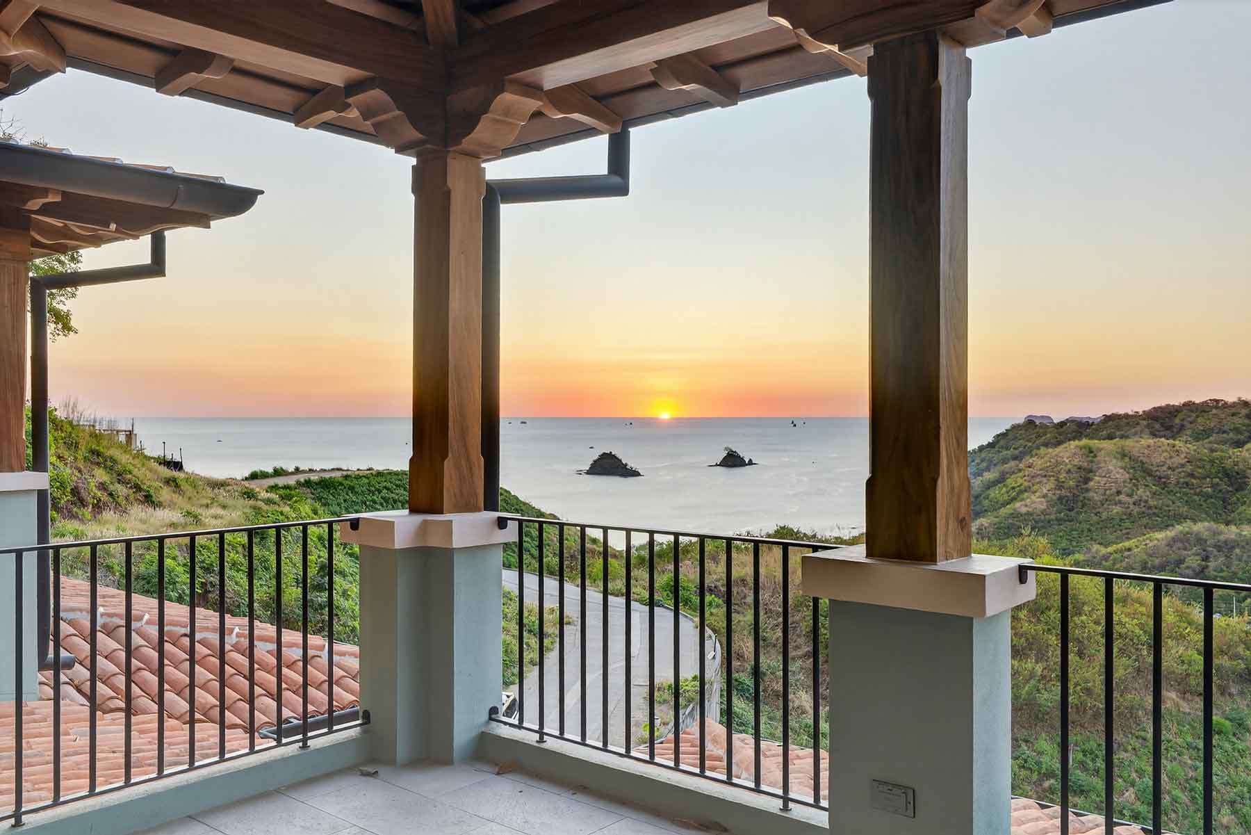 Elevated Coastal Living at Las Catalinas – Los Altos 301